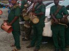 На нигерийских поминках играет живая музыка