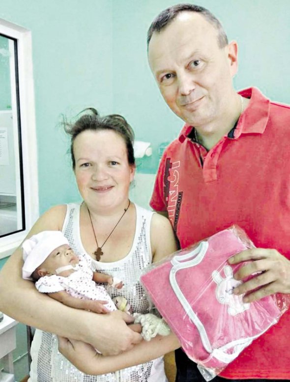 Вінницькі лікарі провели унікальну операцію: немовля дістали в навколоплідному міхурі 
