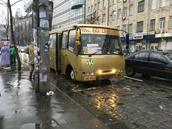 На Лук'янівці помітили золоту маршрутку