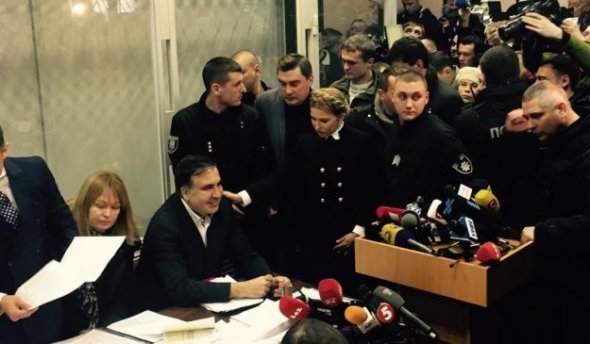 Печерский райсуд Киева выбирает Саакашвили меру пресечения