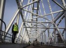 Ожидают, что до Нового года единственная нить металлоконструкций соединит все участки моста, и можно будет пешком пройти от Керчи до Тамани все 19 километров