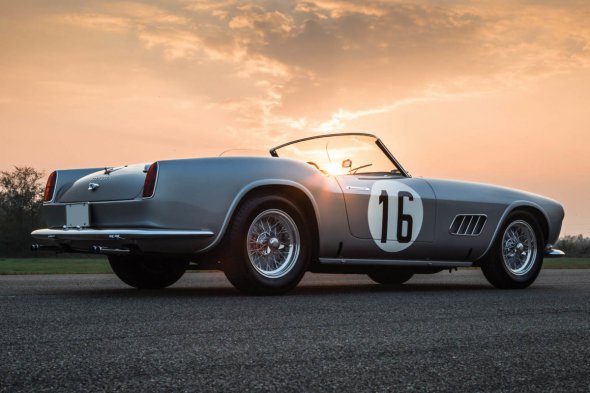 Кабриолет Ferrari 250 GT California Spider LWB Competizione 1959 года выпуска