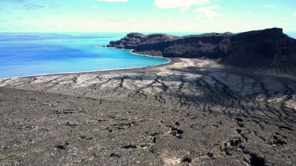 Остров образовался в результате извержения вулкана