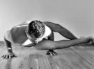 Голая йога в мужской версии от yogajag