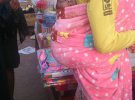 Нігерійці носять святковий національний одяг у звичайні будні