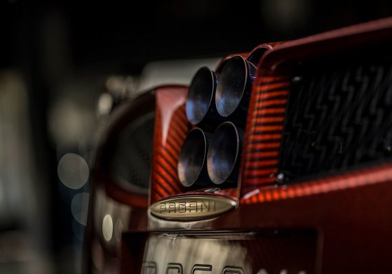 Італійська компанія Pagani переробила суперкар Huayra в древній Fiat .