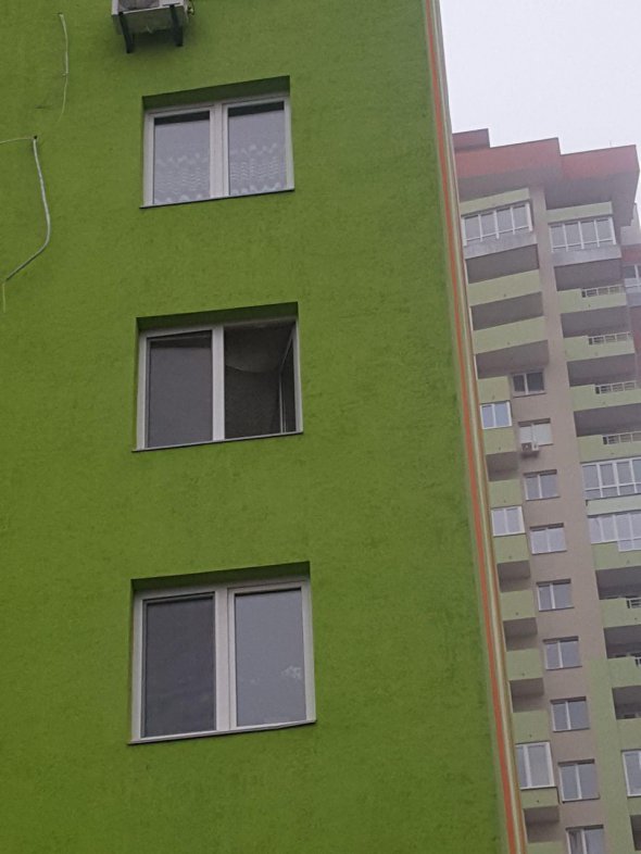 Женщина совершила самоубийство, выпрыгнув из окна на 5 этаже