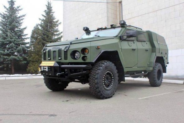 Военные представили новый бронированный автомобиль "Варта-Новатор" в Национальной гвардии Украины