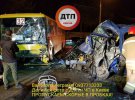 Маршрутний автобус врізався в мікроавтобус Opel.