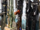 Багато бійців хочуть автомат з «наворотами», коліматорними та оптичними прицілами, планками Пікатіні для кріплень модулів.