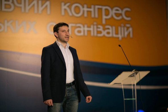 Председатель Всеукраинской ассоциации переселенцев 32-летний Руслан Калинин.