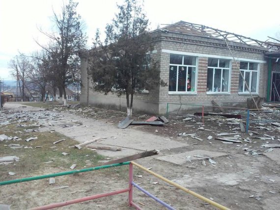 Зруйноване Новолуганське після обстрілів бойовиків