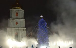 На Софийской площади торжественное зажгли огни на главной елке страны