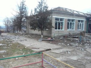 Жителі селища Новолуганське досі відходять від жахливого нічного обстрілу зі сторони бойовиків