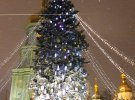 Елка на Софийской площади ежедневно менять цвет подсветки