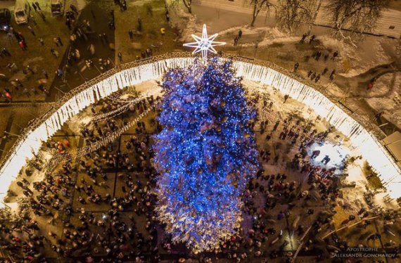 19 грудня в Києві на Софійській площі урочисто запалили вогні на головній ялинці країни