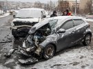 У Києві на вул. Луговій зіткнулися Mazda та Volkswagen