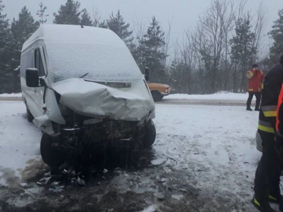 На трасі Рівне-Костопіль  смертельно зіткнулися легковий автомобіль Geely та мікроавтобус Mercedes Sprinter
