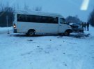 На трассе Ровно-Костополь смертельно столкнулись легковой автомобиль Geely и микроавтобус Mercedes Sprinter