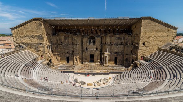 Амфитеатр в Оранже - один из древнейших, сохранившийся до наших дней