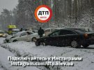 На трассе под Киевом столкнулись три авто