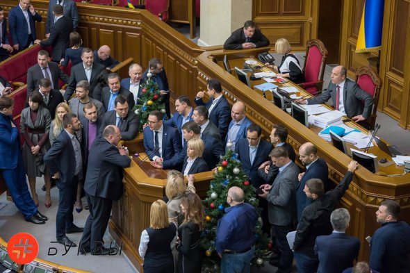 Засідання Верховної Ради 21 грудня. Парламент мав намір призначити нового керівника Національного банку. Однак цього питання не виявилося у порядку денному