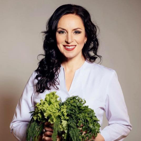 Диетолог Оксана Скиталинская посоветовала совместить колбасу с квашеной капустой