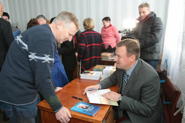 После местных выборов 24 декабря в деятельности новых общин будет задействовано уже 5,7 млн человек, то есть около 14% населения Украины, говорит Виталий Скоцик
