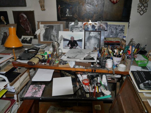 В мастерской хранятся произведения Сергея Якутовича, его отца, матери, брата, жены и сына