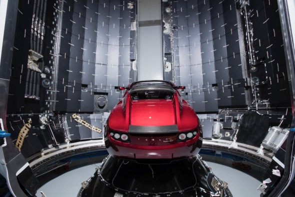 Маск хочет отправить свою Tesla Roadster на супертяжелом ракете Falcon Heavy в января 2018 года
