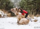 Стефани Миллингер вместе с медведем занимается йогой