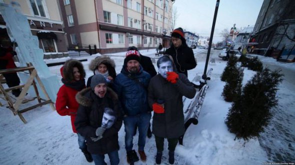 Путіну влаштували перформанс в масках Саакашвілі