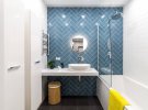 Плитка светлых тонов создает легкий образ ванной комнаты