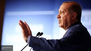У турецькій провінції Ширнак під час виступу президента країни Реджепа Тайїпа Ердогана на сцену раптово вистрибнув чоловік
