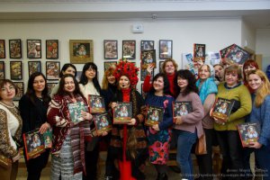 Авторка книги "Чарівні традиції українок" каже, що перші новорічні іграшки робили в Німеччині