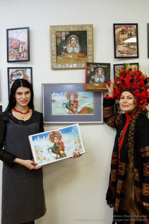 Лада Лузіна разом з ілюстраторкою Катериною Дудник