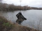 В Черкасской области в затопленном карьере нашли автомобиль