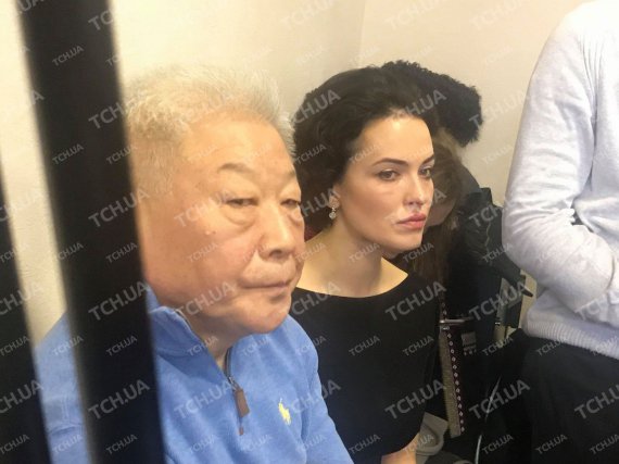 Даша Астафьева в суде сидела рядом с отцом жениха