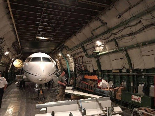 Ан-124 "Руслан" перевез в себе пассажирский самолет Challenger 604