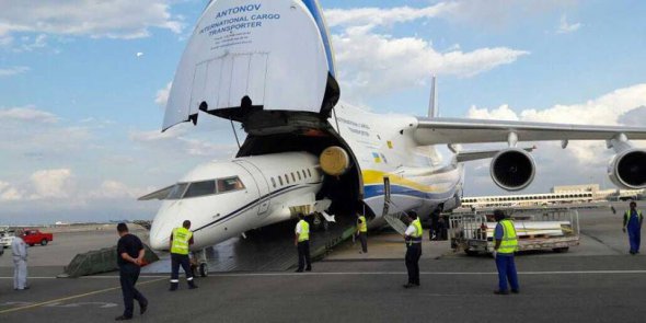 Ан-124 "Руслан" перевіз в собі пасажирський літак Challenger 604