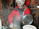 Новорічна ярмарка у Вінниці: гості найбільше купують бограч, шашлик та глінтвейн