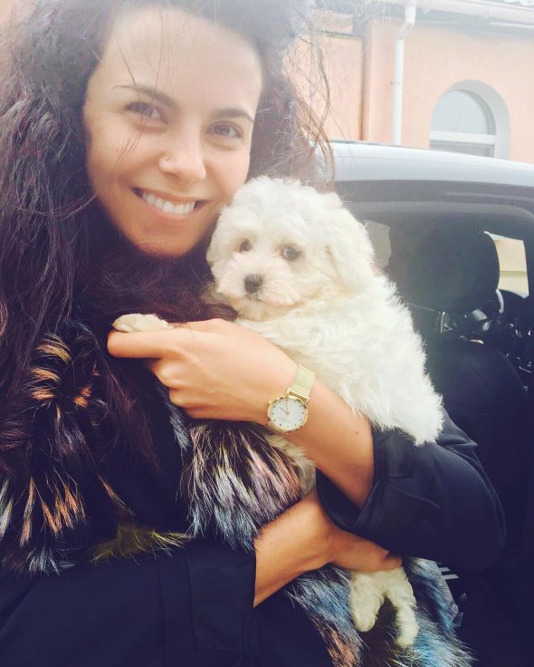 Настя Каменських з болонкою Мімі