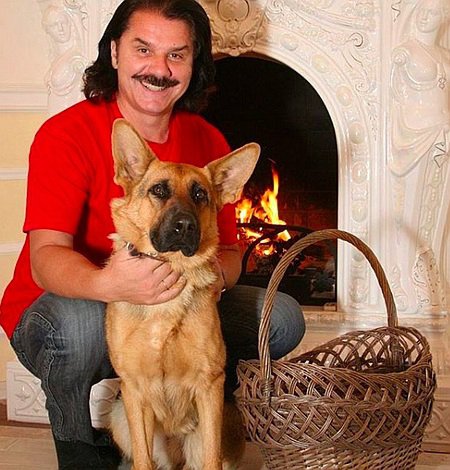 Павло Зібров з німецькою вівчаркою Габі