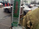 Во Львове провели акцию протеста против продажи водки "Хортица" с акцизными марками "ЛНР" и "ДНР".