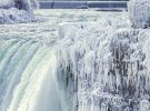 Ниагарский водопад частично замерз