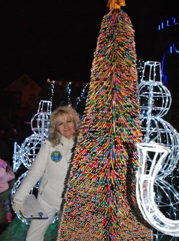 В Украине собрали елку из 24 тыс карандашей