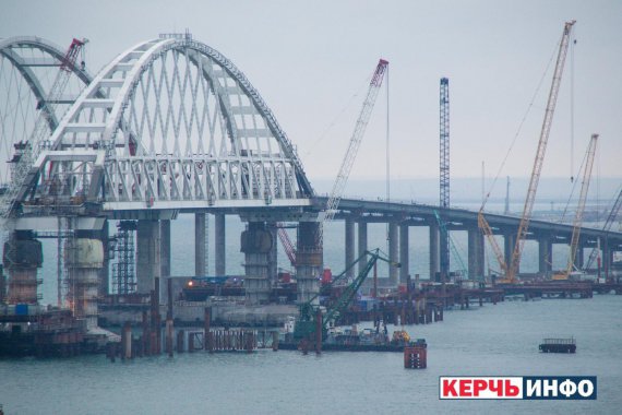 "Оглядовий майданчик - популярна розвага" - показали нові фото будівництва Керченського мосту