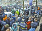 Близько 300 людей зібралися під Головним управлінням поліції Київщини 2 січня. Вимагали знайти вбивць правозахисниці Ірини Ноздровської та справедливого розслідування справи