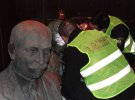 Знайшли погруддя Коцюбинського та Пушкіна, які вкрали напередодні Нового року