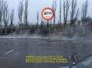 У Києві біля ТРЦ Караван прорвало трубу з гарячою водою
